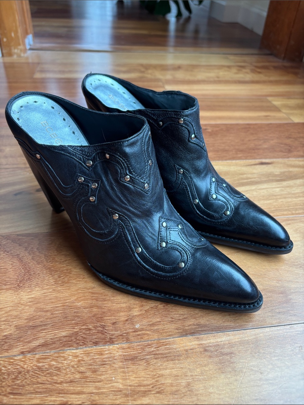 NWOT BCBGirls clogs